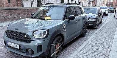 Toruń: Kierowcy przeżyli ARMAGEDON na starówce! Mandaty i blokady to nie wszystko