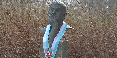 Herbert wrócił do Torunia. Odsłonięto popiersie w symbolicznym miejscu