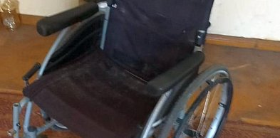 Chciał ogarnąć pijanego kolegę. Ukradł wózek inwalidzki. Zarzutów jest więcej