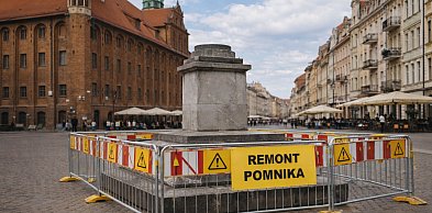 Pomnik Kopernika zniknął z Rynku. Powód może zaskoczyć. "Stanie makieta"