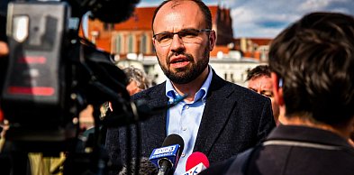 „Jedynka” z Torunia zawieszona. Kaczyński bezlitosny dla Szczuckiego