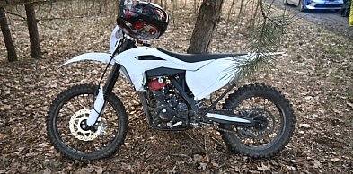 Motocyklista złamał pięć przepisów naraz! To cud, że nikt nie zginął