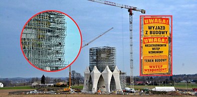 Wypadek na budowie gigantycznego pomnika. Pracownik spadł z rusztowania!
