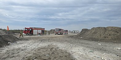 Pożar odpadów na składowisku! Strażacy ruszyli do akcji