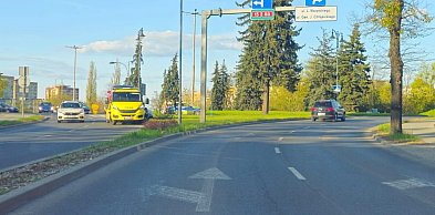 Pechowa seria w Toruniu. Kolizja na rondzie, na miejscu policja