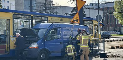 Bus kontra tramwaj przy targowisku. Policja wskazała winnego