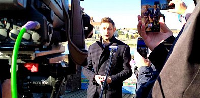 Patryk Jaki i studenci skrajnie różnych toruńskich uczelni.