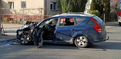 Wypadek na lewobrzeżu! Karetka zabrała trzy osoby do szpitala [FOTO]