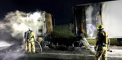 Nocny pożar na A1 pod Toruniem. Na miejscu kilka jednostek. Co z kierowcą?