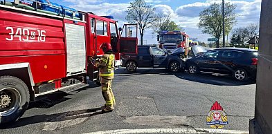 Wypadek pod Toruniem. Trzy auta rozbite, trzy osoby trafiły do szpitala [FOTO]