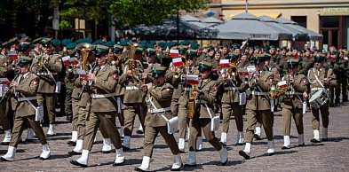 Wojskowy ceremoniał w centrum miasta. Toruń uczcił Konstytucję 3 maja [FOTO]