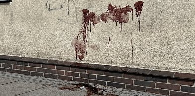 Region | Krwawe ślady na ścianie i chodniku. To był nóż kuchenny