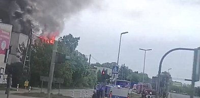 Z OSTATNIEJ CHWILI: Pożar w centrum Torunia. Na miejscu 4 zastępy