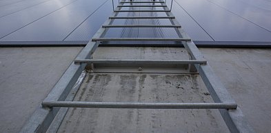 Tragedia podczas prac na dachu. Spadł z wysokości kilku metrów. Śmierć na miejscu