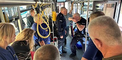 Policja pojawiła się na terenie MZK. Chodziło o agresywnych pasażerów