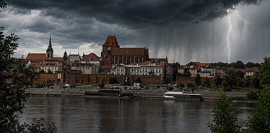 Nadciąga załamanie pogody, a IMGW ostrzega mieszkańców. Po południu może...