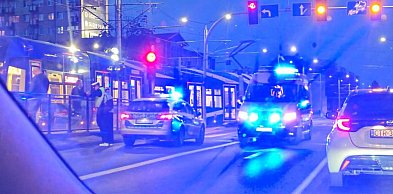 Zamieszanie przy Reja i Broniewskiego. Na miejscu policja i karetka [FOTO]