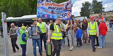 Burza wokół toruńskiej oświaty. Rodzice przeszli przez miasto [FOTO]