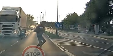 Internauci są wściekli po nagraniu z Torunia. „Nikt normalny by tak nie zrobił”