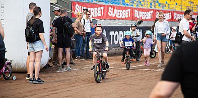 Mali kolarze dali show na Motoarenie. Rodziny dopisały [FOTO]