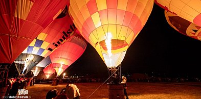 Niezwykły spektakl na Placu Cyrkowym. Tak wyglądał nocny pokaz balonów [FOTO]