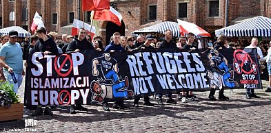 „Żerowanie na strachu” kontra „antypolska ideologia”. Ostry spór po Marszu