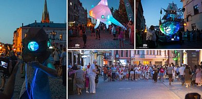 Tłumy ruszyły za tajemniczymi stworami. Niezwykłe sceny w centrum Torunia [FOTO]