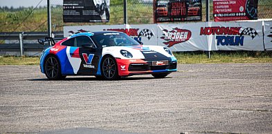 W Toruniu zrobiło się naprawdę głośno i gorąco. Ferrari i Lamborghini na...