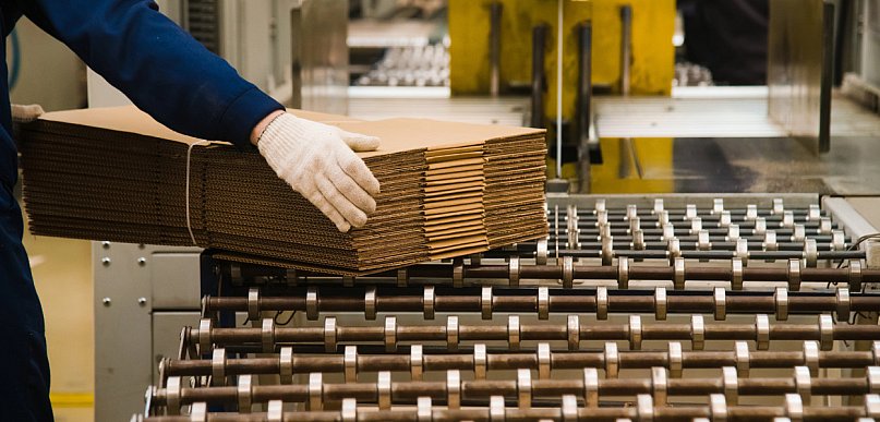 Toruń: Maszyna wciągnęła rękę pracownika. Poważny wypadek w zakładzie