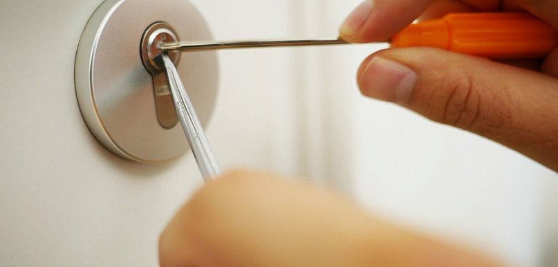 Nie rób sam, wezwij fachowca. Dlaczego Torunianie coraz częściej wybierają pomoc s