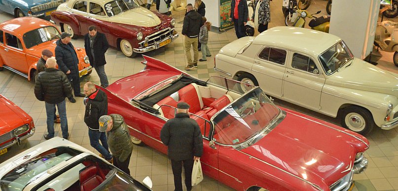 Motoryzacyjne perełki w Toruniu. Oldtimer Meeting zachwycił pasjonatów [FOTO]