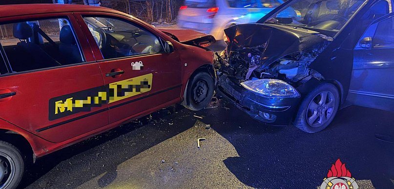 Zderzenie na Podgórskiej w Toruniu. Dwie osoby trafiły do szpitala [FOTO]