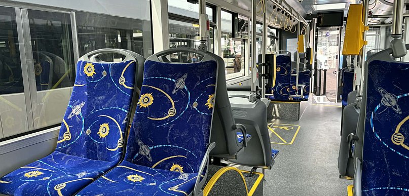 Wchodzisz i czujesz zapach nowości. Świeżutkie elektryki ruszyły dziś w miasto