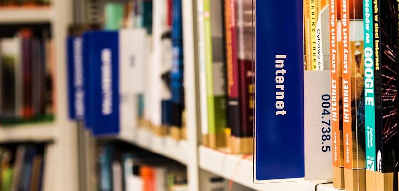 Drugie życie książek – dlaczego skup online staje się coraz popularniejszy w dużyc