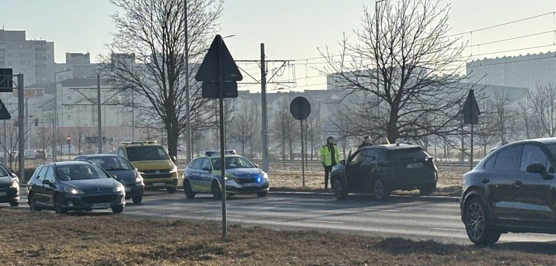 Poranny chaos na Szosie Lubickiej. Policja ustaliła, kto doprowadził do zderzenia