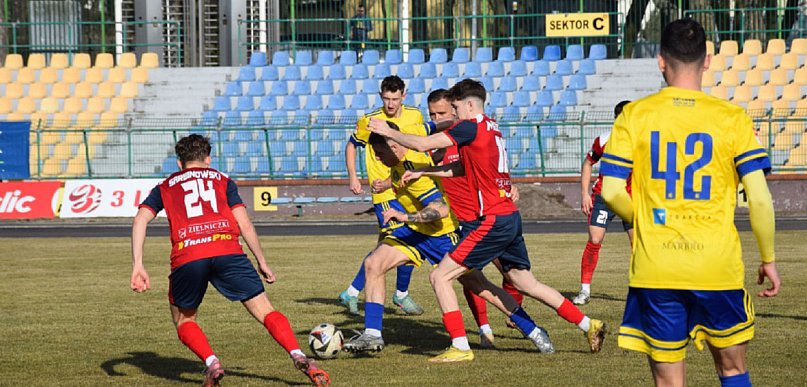 Do przerwy nadzieja, po przerwie trzy ciosy. Elana przegrywa z liderem