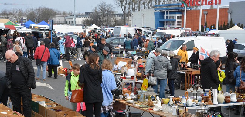 Skarby z drugiej ręki. Pchli targ znów przyciągnął tłumy [FOTO]