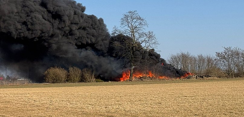 Ogień z płonących opon przeniósł się na dom. To było podpalenie [FOTO]