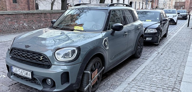 Toruń: Kierowcy przeżyli ARMAGEDON na starówce! Mandaty i blokady to nie wszystko