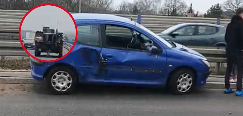 Osobówka zderzyła się z wojskowym kolosem. Niecodzienna sytuacja na moście