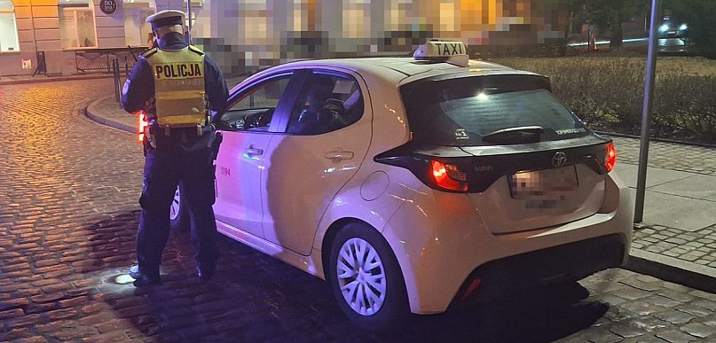 Toruń: Masowe kontrole przewozów na aplikacje. Mandaty i zatrzymane dowody