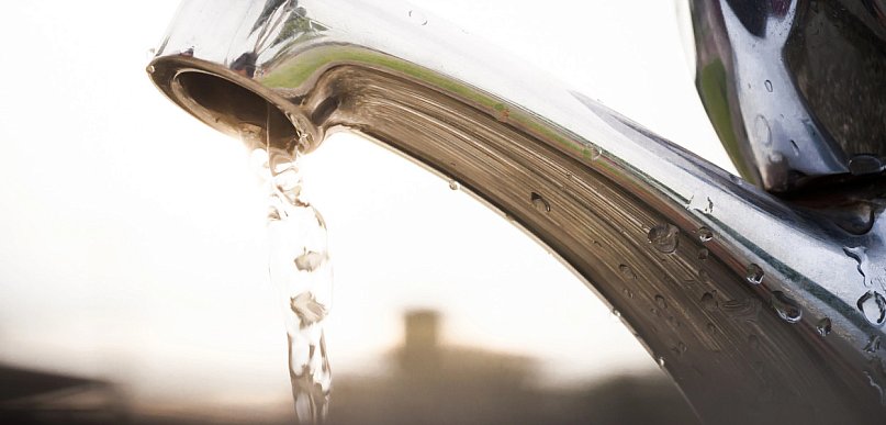 Awaria na Gagarina. Mieszkańcy bez wody, podstawiono beczkowóz