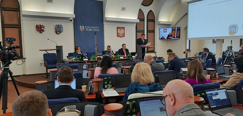 Pełna sala, długa lista spraw. Dziś radni mają pełne ręce roboty