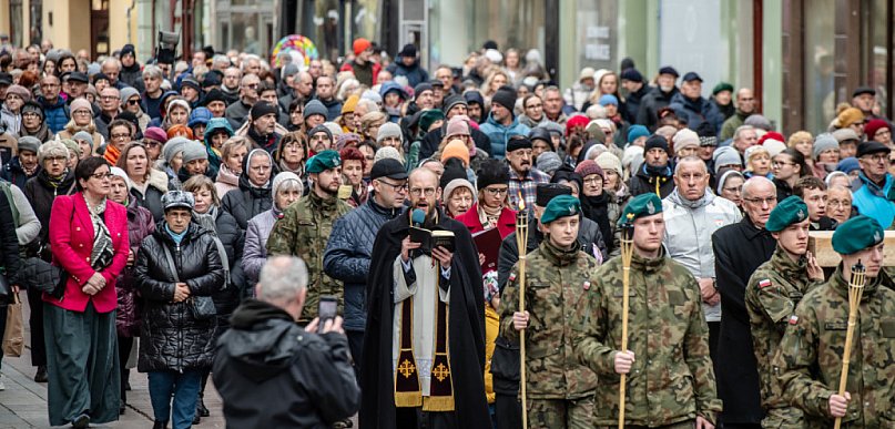 Setki wiernych wyjdą na ulice Torunia. Przejdą przez centrum miasta