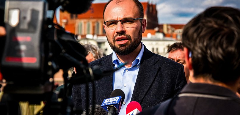 „Jedynka” z Torunia zawieszona. Kaczyński bezlitosny dla Szczuckiego