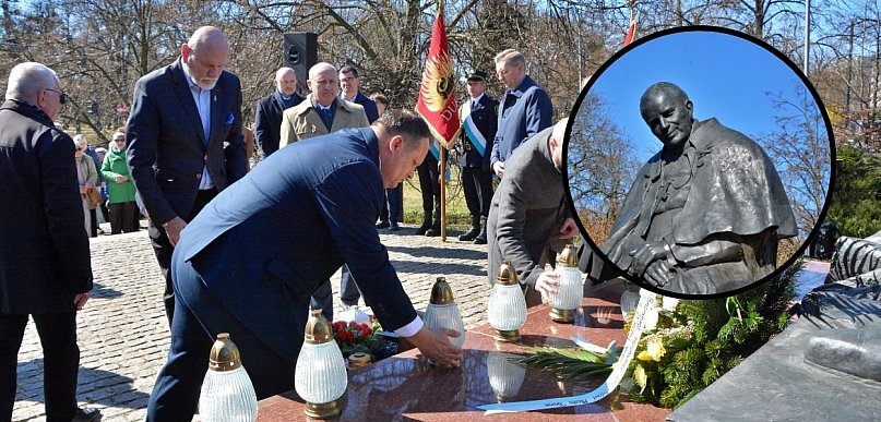 W Toruniu znów zapłonęły znicze. Toruń pamięta o Papieżu-Polaku [FOTO]