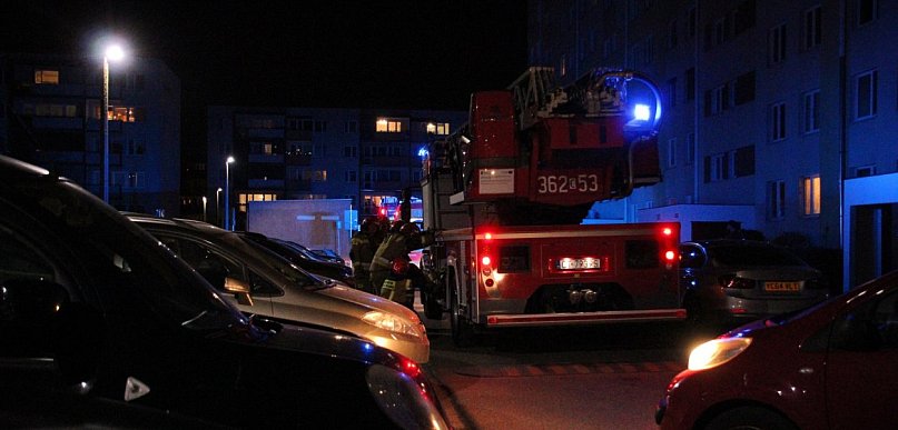 Region | Chwile grozy w wieżowcu. Siedział na parapecie 10. piętra