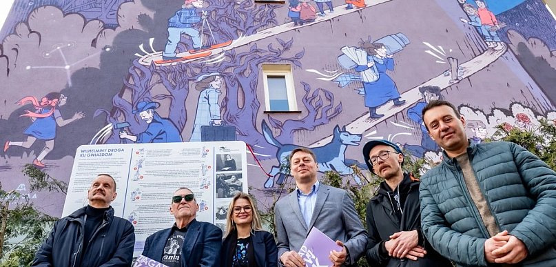 Na Podgórzu odsłonięto tablicę. Mural zyskał nowe znaczenie