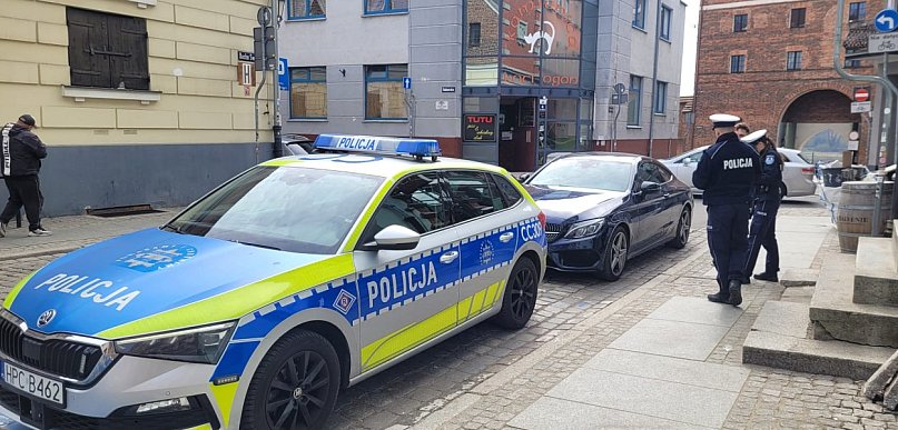 Wjechali na starówkę i popełnili błąd. Służby były bezlitosne