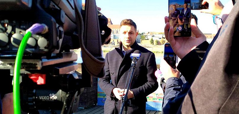 Patryk Jaki i studenci skrajnie różnych toruńskich uczelni.